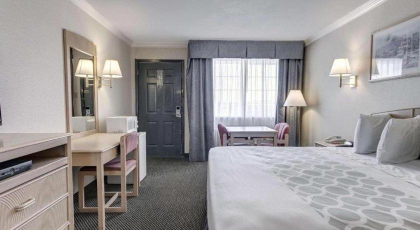 Econo Lodge Van Horn Buitenkant foto