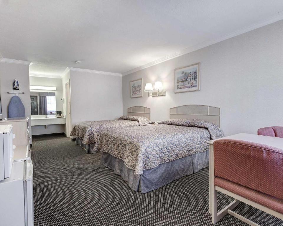 Econo Lodge Van Horn Buitenkant foto
