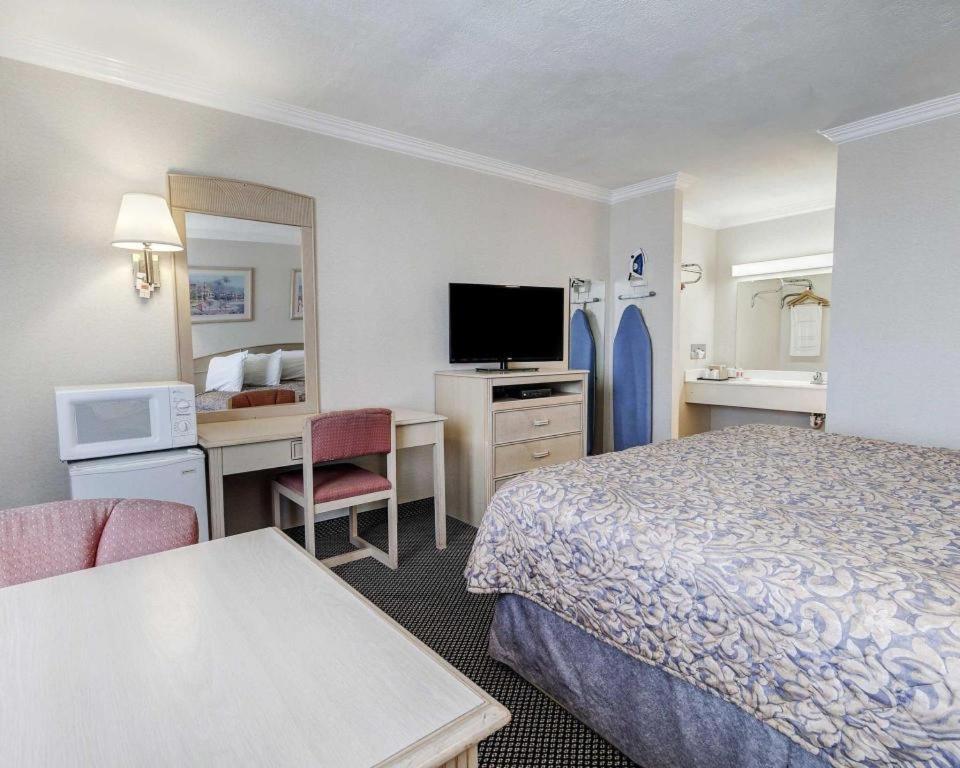 Econo Lodge Van Horn Buitenkant foto